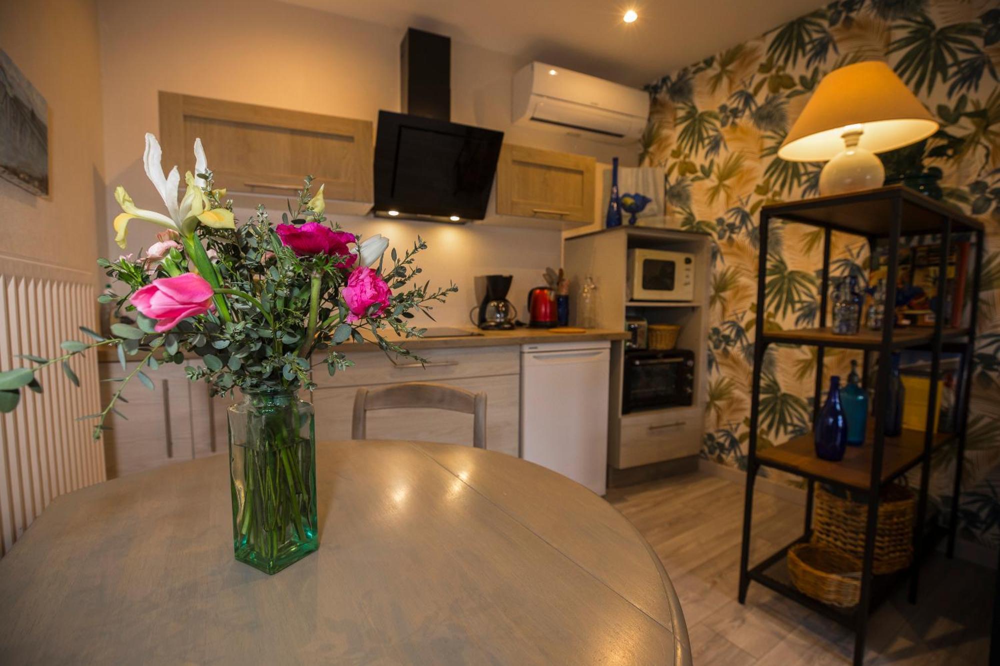 Agreable Logement Independant Avec Veranda Vienne  Ngoại thất bức ảnh